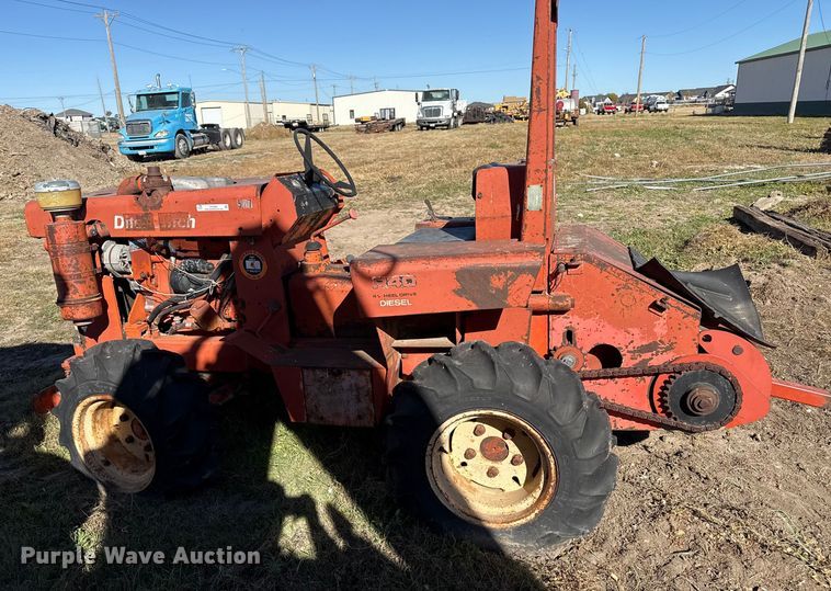 image for item EP0965 Ditch Witch R40 trencher