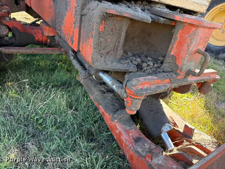 image for item EP0965 Ditch Witch R40 trencher