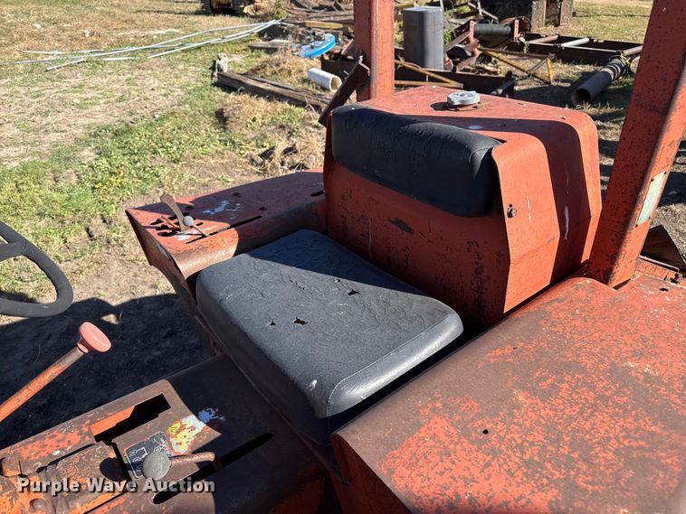 image for item EP0965 Ditch Witch R40 trencher