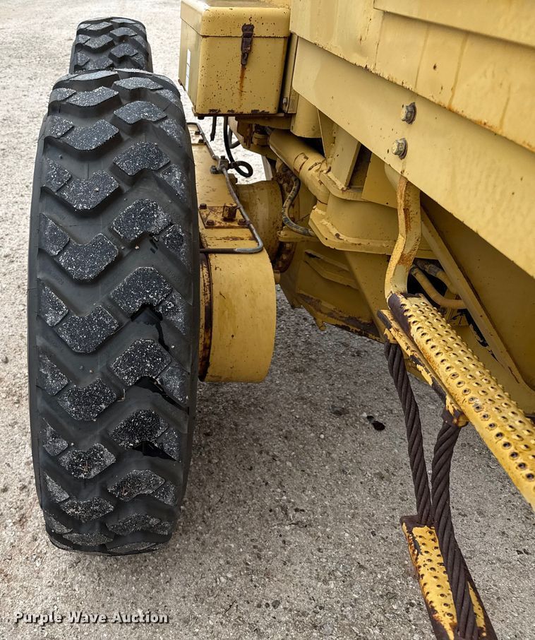 image for item EP2587 1989 Caterpillar 120G motor grader