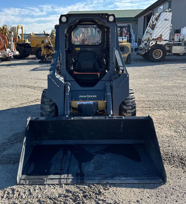 image for item ER0237 2017 John Deere 318G skid steer loader