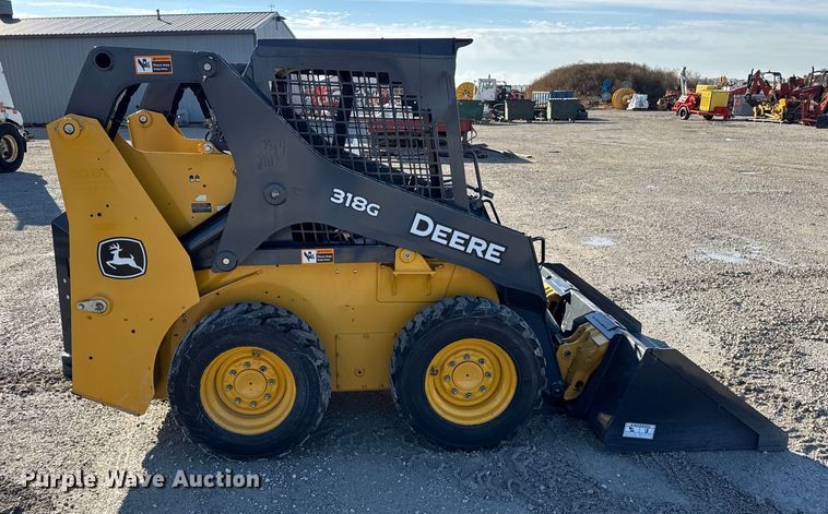 image for item ER0237 2017 John Deere 318G skid steer loader
