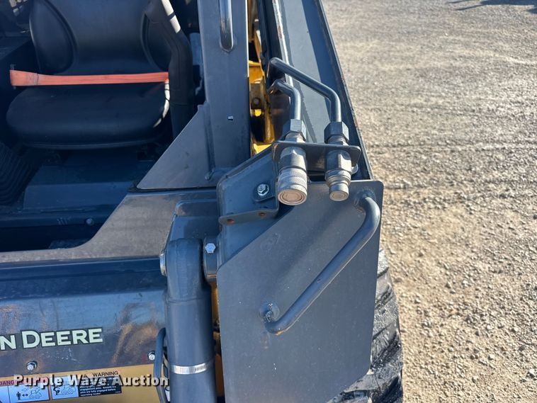 image for item ER0237 2017 John Deere 318G skid steer loader