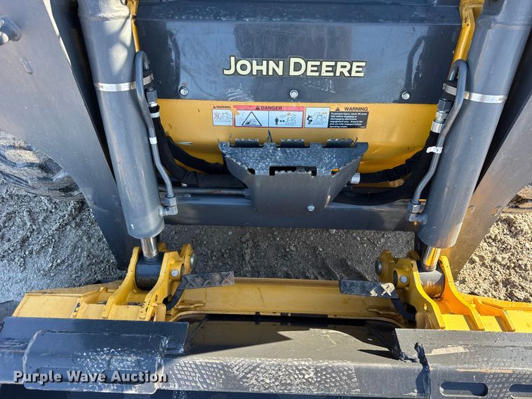 image for item ER0237 2017 John Deere 318G skid steer loader