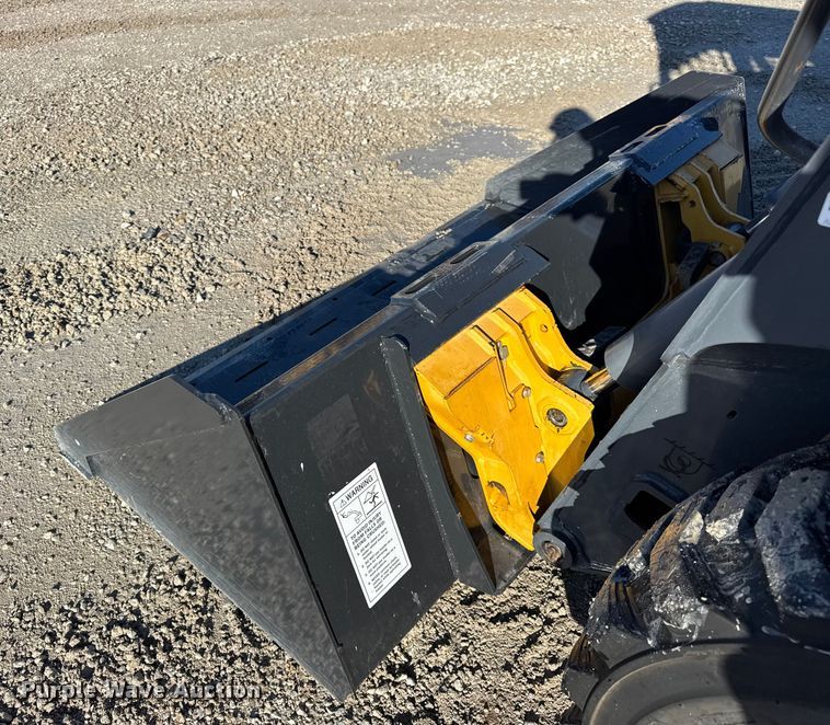 image for item ER0237 2017 John Deere 318G skid steer loader