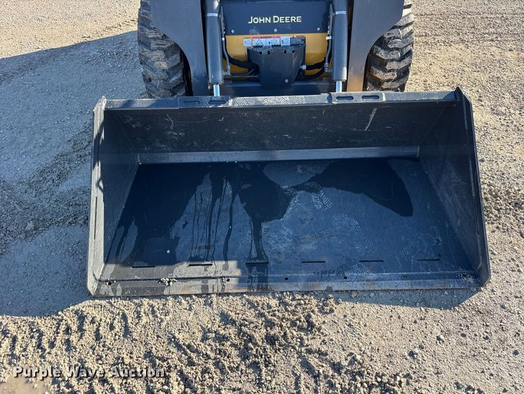 image for item ER0237 2017 John Deere 318G skid steer loader