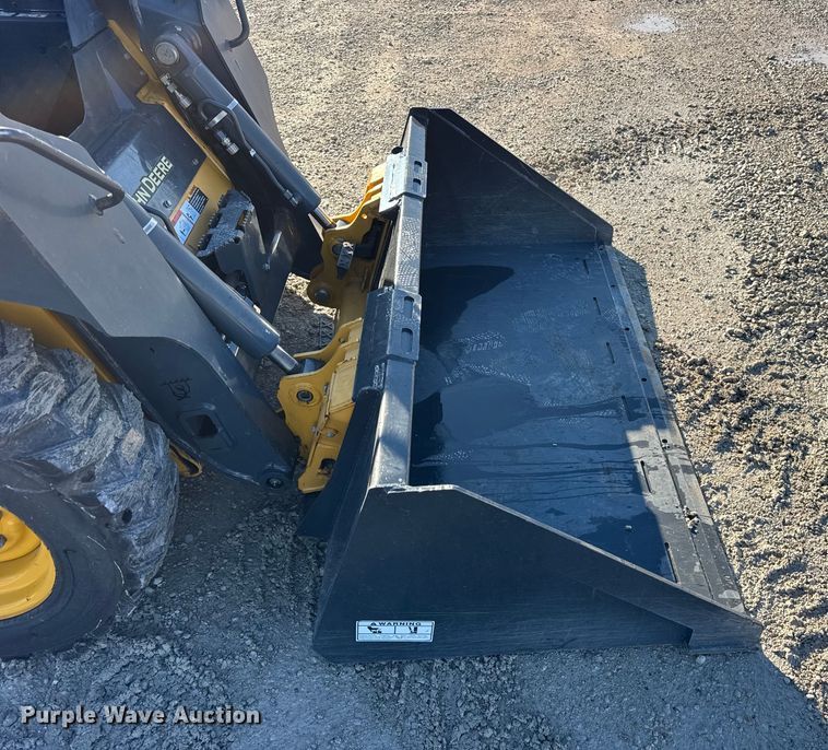 image for item ER0237 2017 John Deere 318G skid steer loader