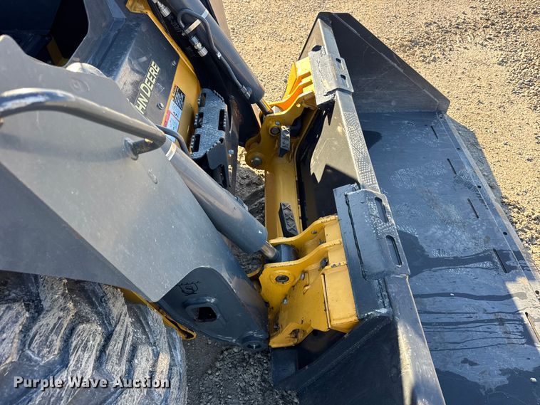 image for item ER0237 2017 John Deere 318G skid steer loader