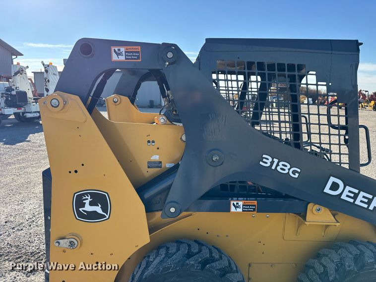 image for item ER0237 2017 John Deere 318G skid steer loader