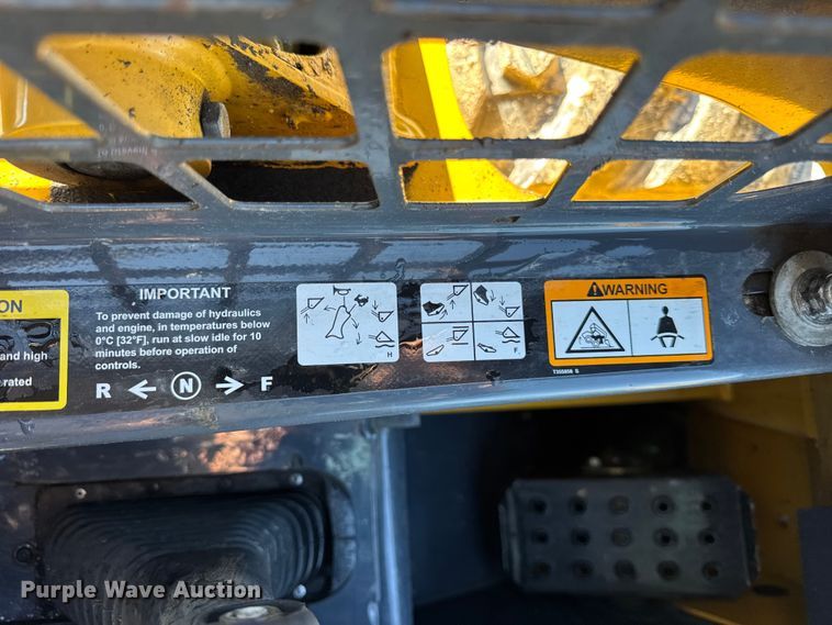 image for item ER0237 2017 John Deere 318G skid steer loader