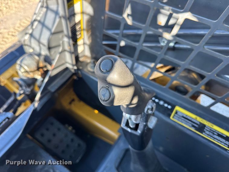 image for item ER0237 2017 John Deere 318G skid steer loader