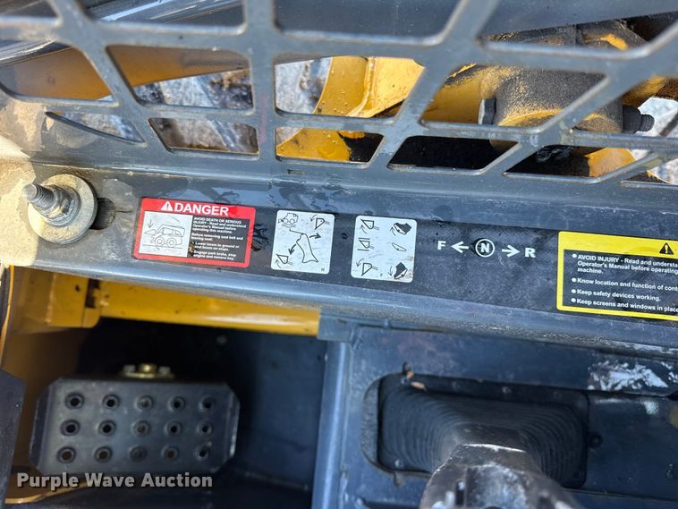 image for item ER0237 2017 John Deere 318G skid steer loader