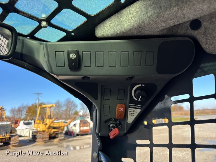 image for item ER0237 2017 John Deere 318G skid steer loader