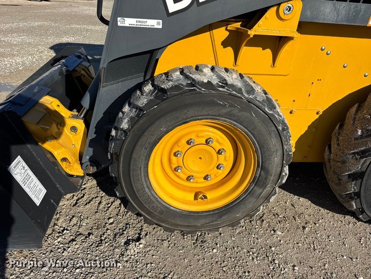 image for item ER0237 2017 John Deere 318G skid steer loader