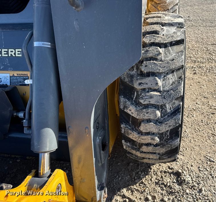 image for item ER0237 2017 John Deere 318G skid steer loader
