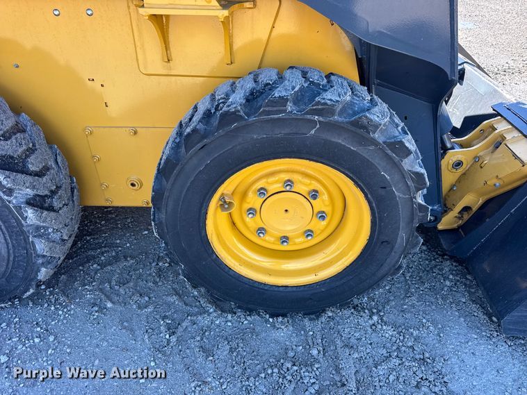 image for item ER0237 2017 John Deere 318G skid steer loader