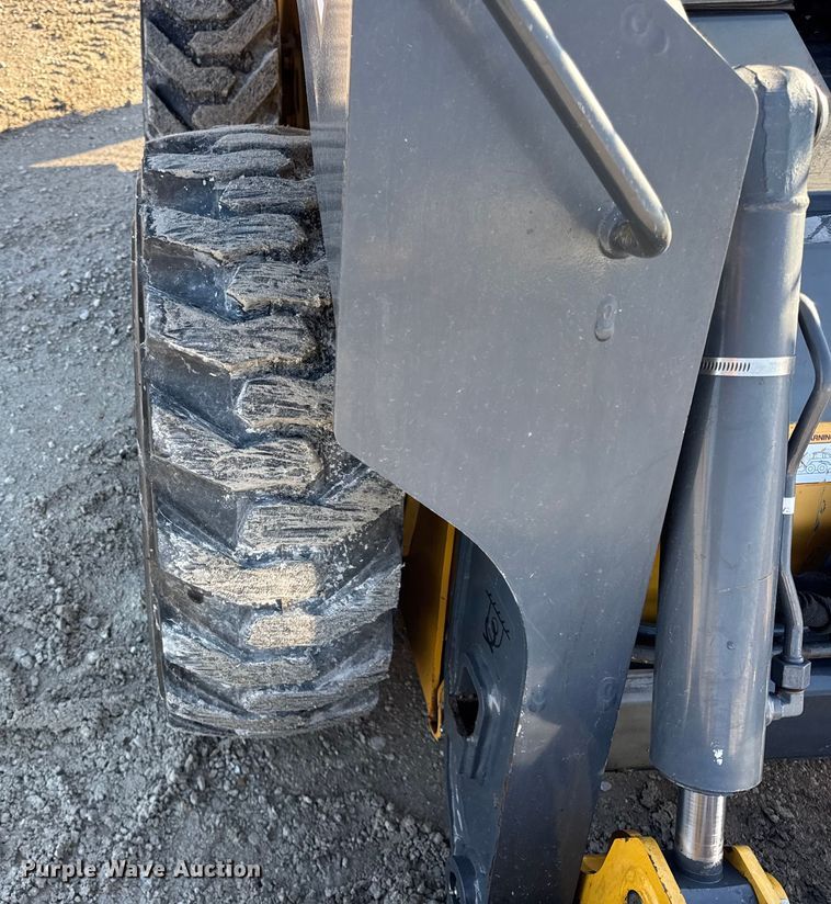 image for item ER0237 2017 John Deere 318G skid steer loader