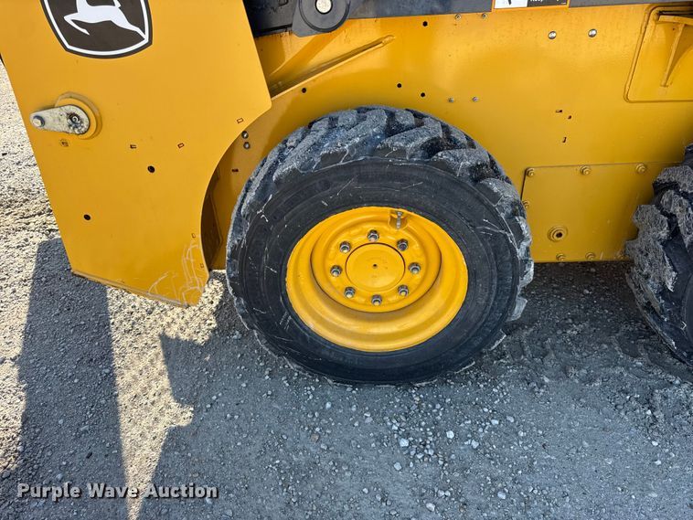 image for item ER0237 2017 John Deere 318G skid steer loader