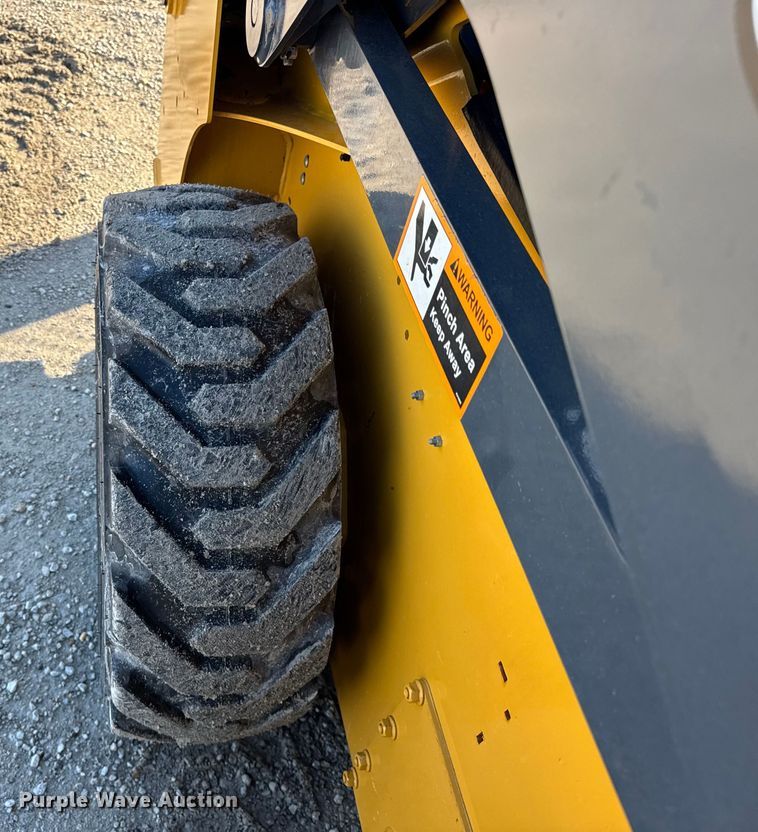 image for item ER0237 2017 John Deere 318G skid steer loader