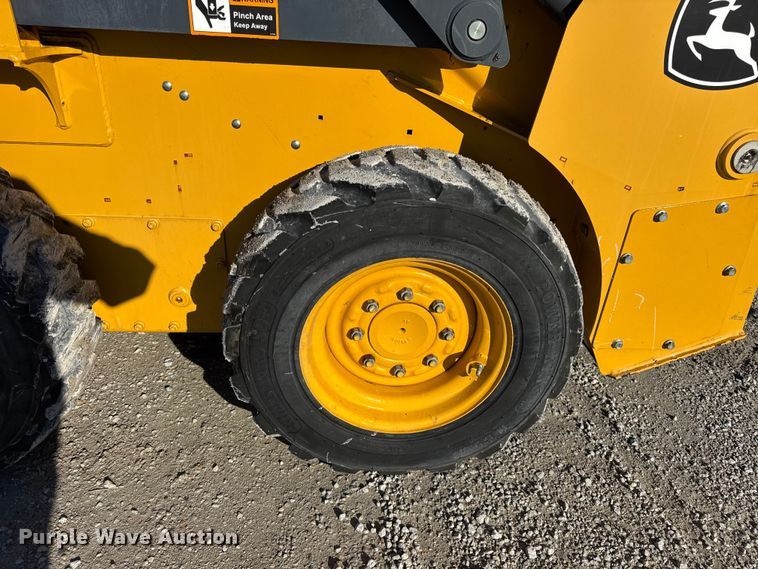 image for item ER0237 2017 John Deere 318G skid steer loader