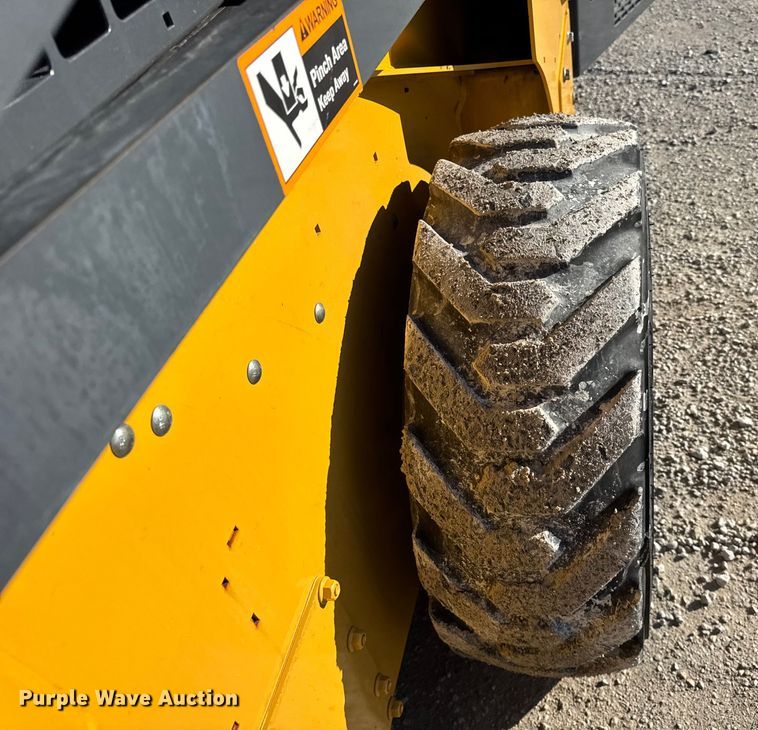 image for item ER0237 2017 John Deere 318G skid steer loader