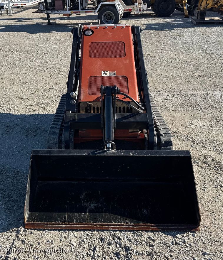 image for item ER0239 2005 Ditch Witch SK500 compact utility loader