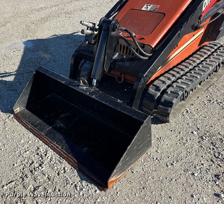 image for item ER0239 2005 Ditch Witch SK500 compact utility loader