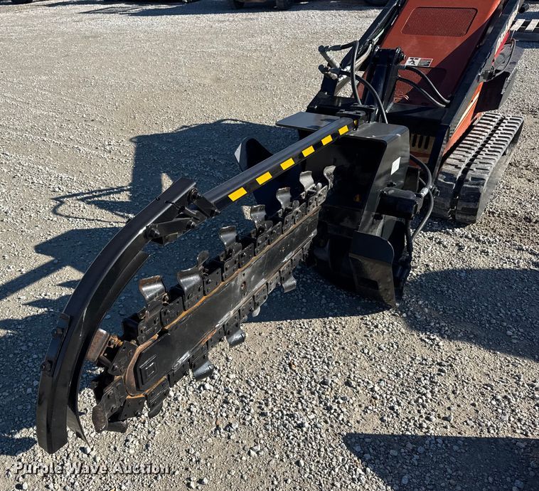 image for item ER0239 2005 Ditch Witch SK500 compact utility loader