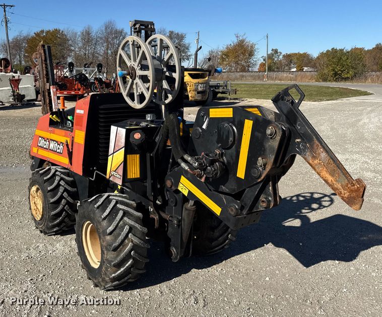 image for item ER0240 2015 Ditch Witch 410SX trencher