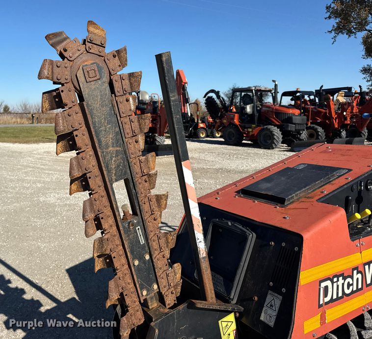 image for item ER0240 2015 Ditch Witch 410SX trencher