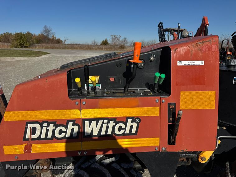 image for item ER0240 2015 Ditch Witch 410SX trencher