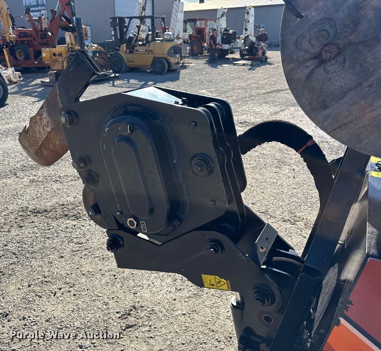 image for item ER0241 2017 Ditch Witch 410SX trencher