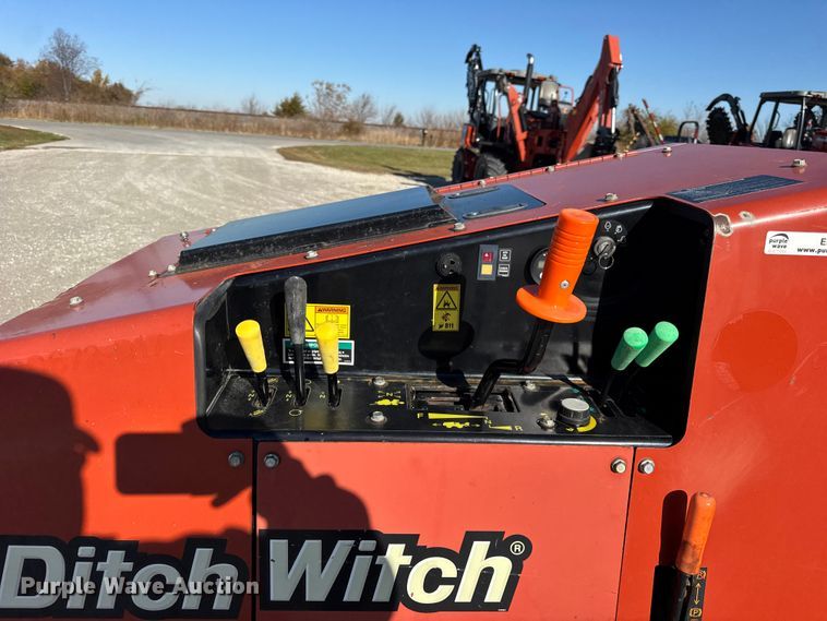 image for item ER0241 2017 Ditch Witch 410SX trencher