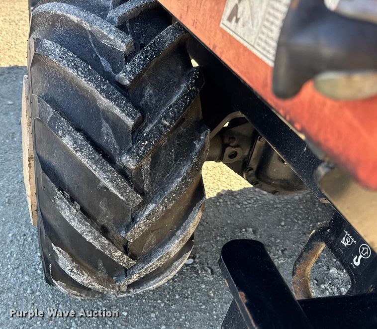 image for item ER0241 2017 Ditch Witch 410SX trencher