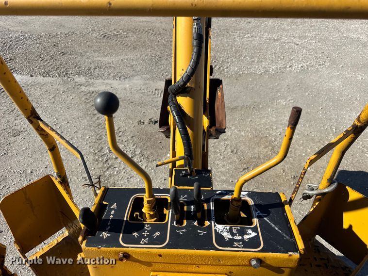 image for item ER0242 1997 Vermeer LM42 cable plow