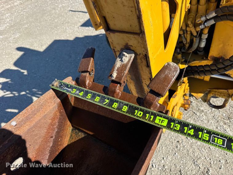 image for item ER0242 1997 Vermeer LM42 cable plow