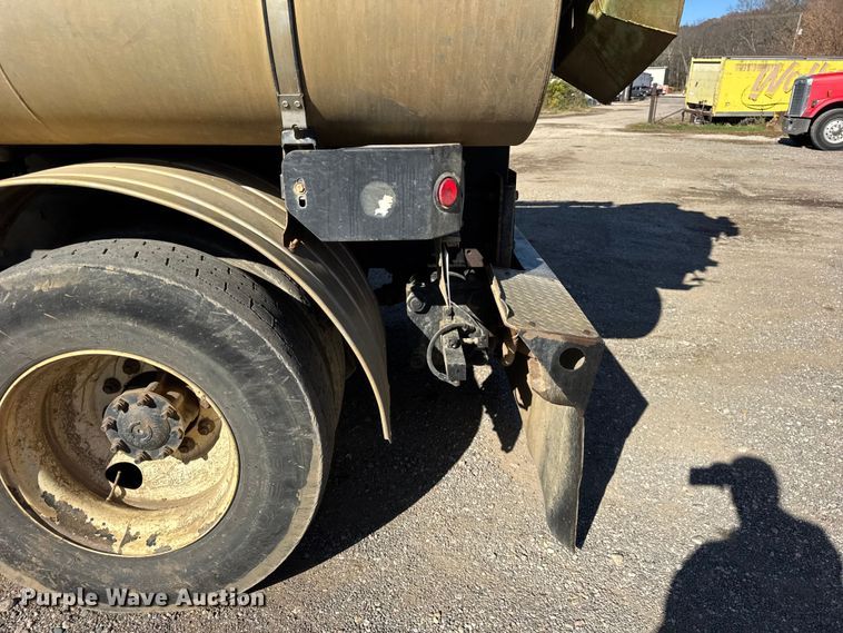 image for item ER0257 2000 International F-2674 sewer jetter truck