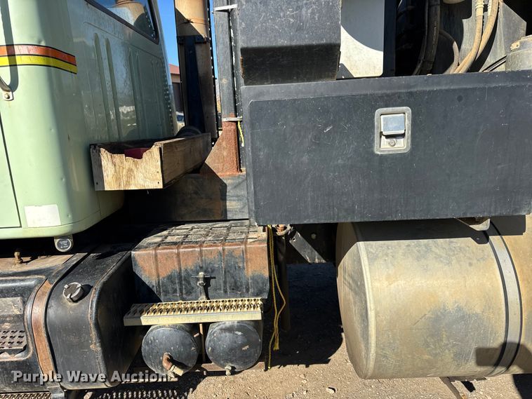 image for item ER0257 2000 International F-2674 sewer jetter truck