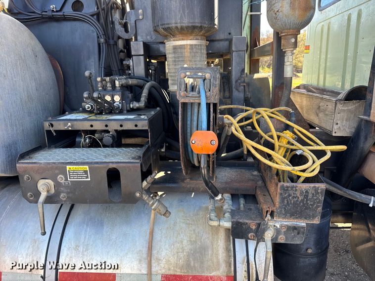 image for item ER0257 2000 International F-2674 sewer jetter truck