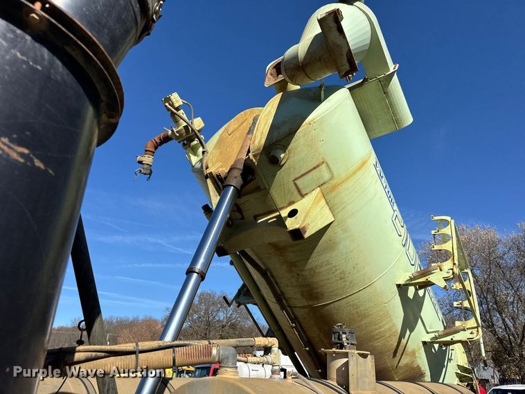 image for item ER0257 2000 International F-2674 sewer jetter truck