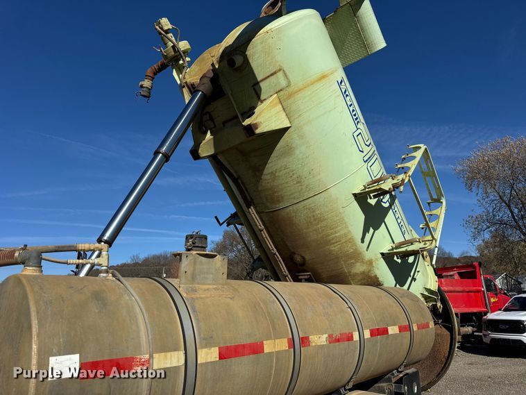 image for item ER0257 2000 International F-2674 sewer jetter truck