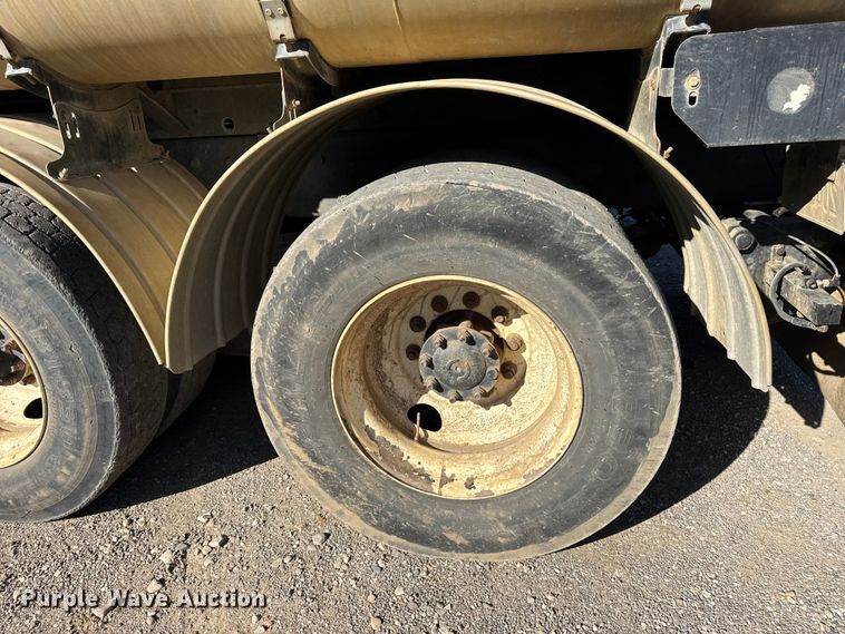 image for item ER0257 2000 International F-2674 sewer jetter truck