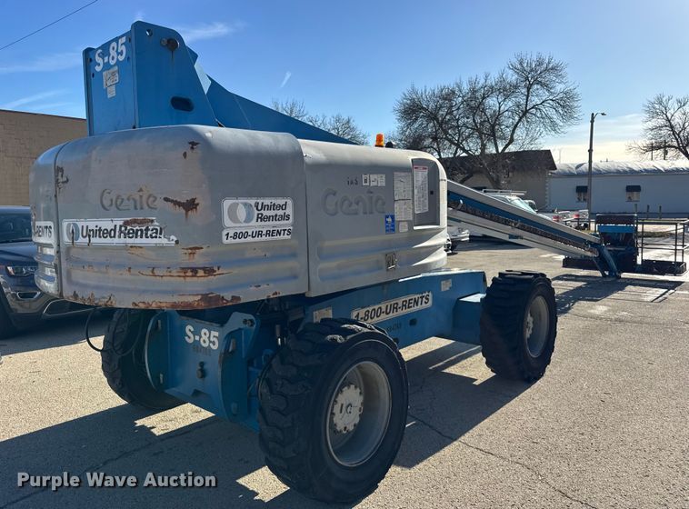 image for item ER0267 2005 Genie S85 boom lift