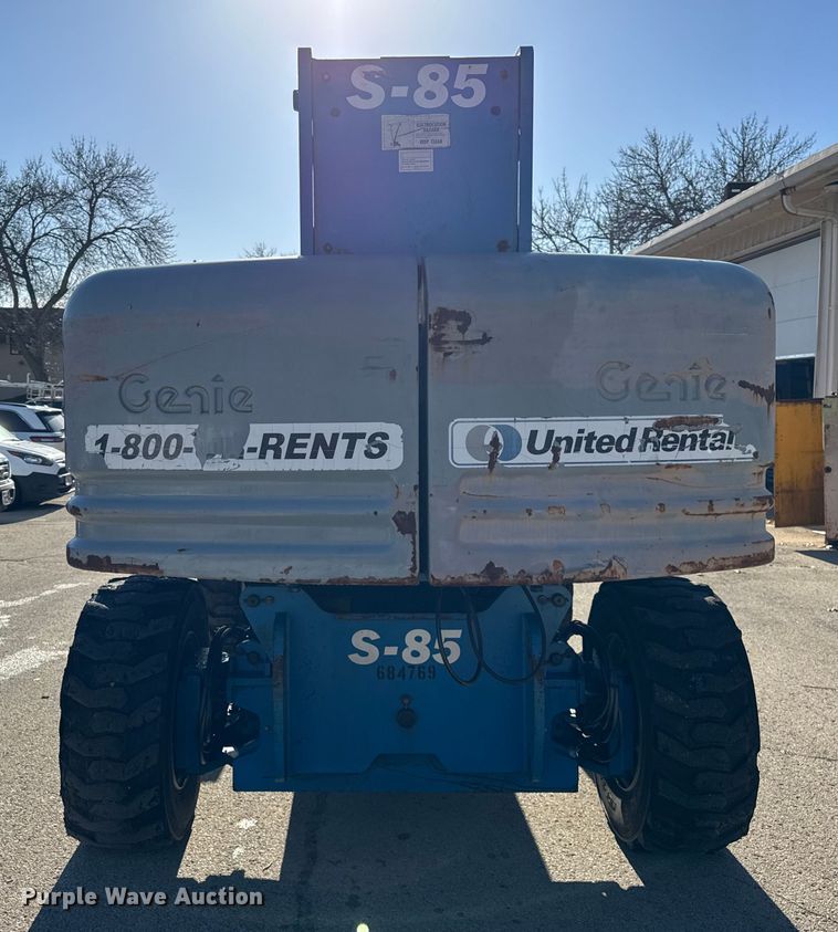 image for item ER0267 2005 Genie S85 boom lift