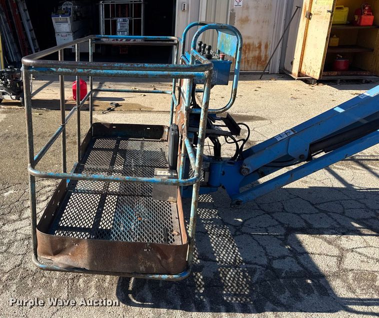 image for item ER0267 2005 Genie S85 boom lift