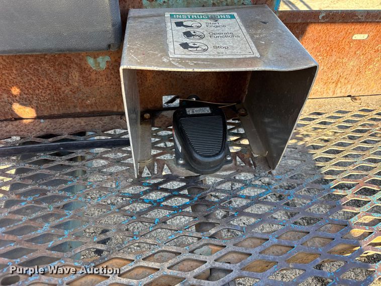 image for item ER0267 2005 Genie S85 boom lift