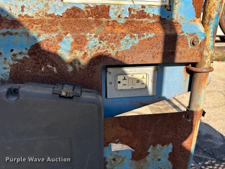 image for item ER0267 2005 Genie S85 boom lift