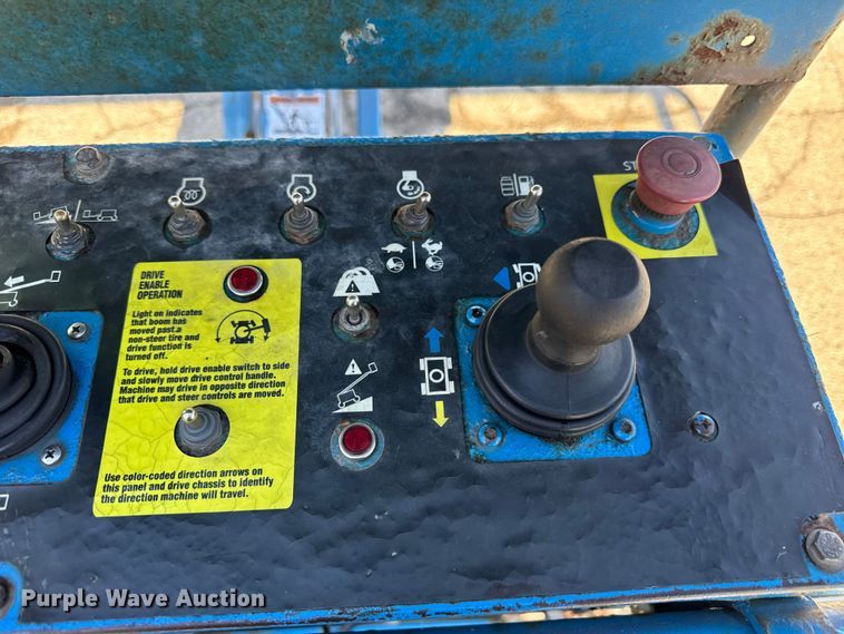 image for item ER0267 2005 Genie S85 boom lift