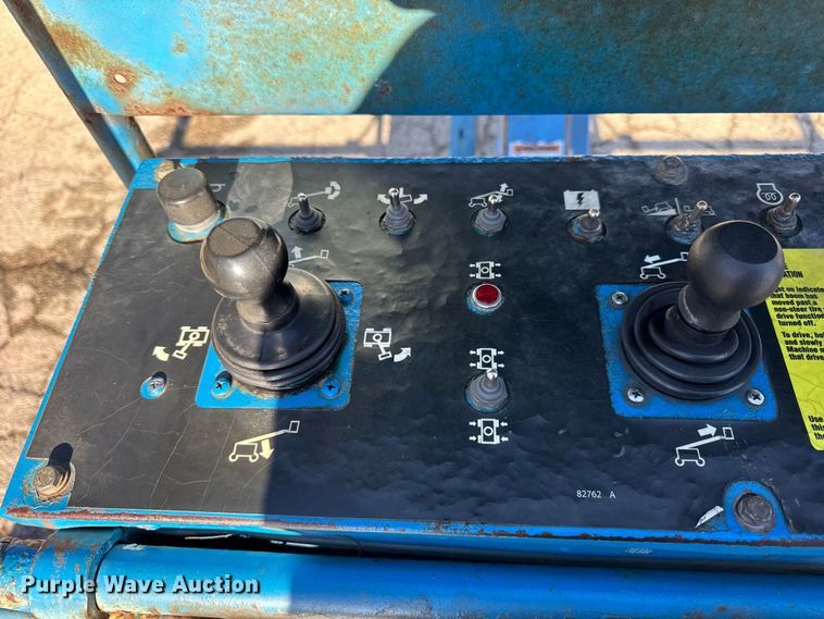 image for item ER0267 2005 Genie S85 boom lift