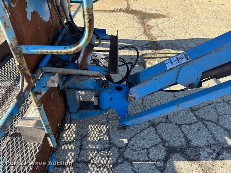 image for item ER0267 2005 Genie S85 boom lift